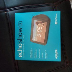 Amazon Echo Show 5 in black